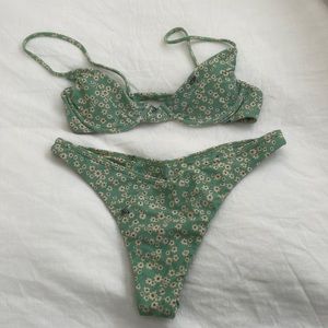 Benoa swim green set with daisys size medium bottoms and small underwire top